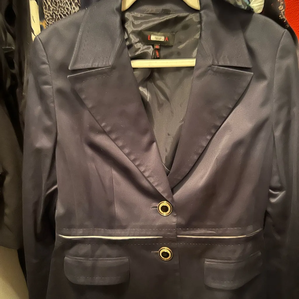 Escada Midnight Blue Blazer with Gold Accents Size 42 - Image 2