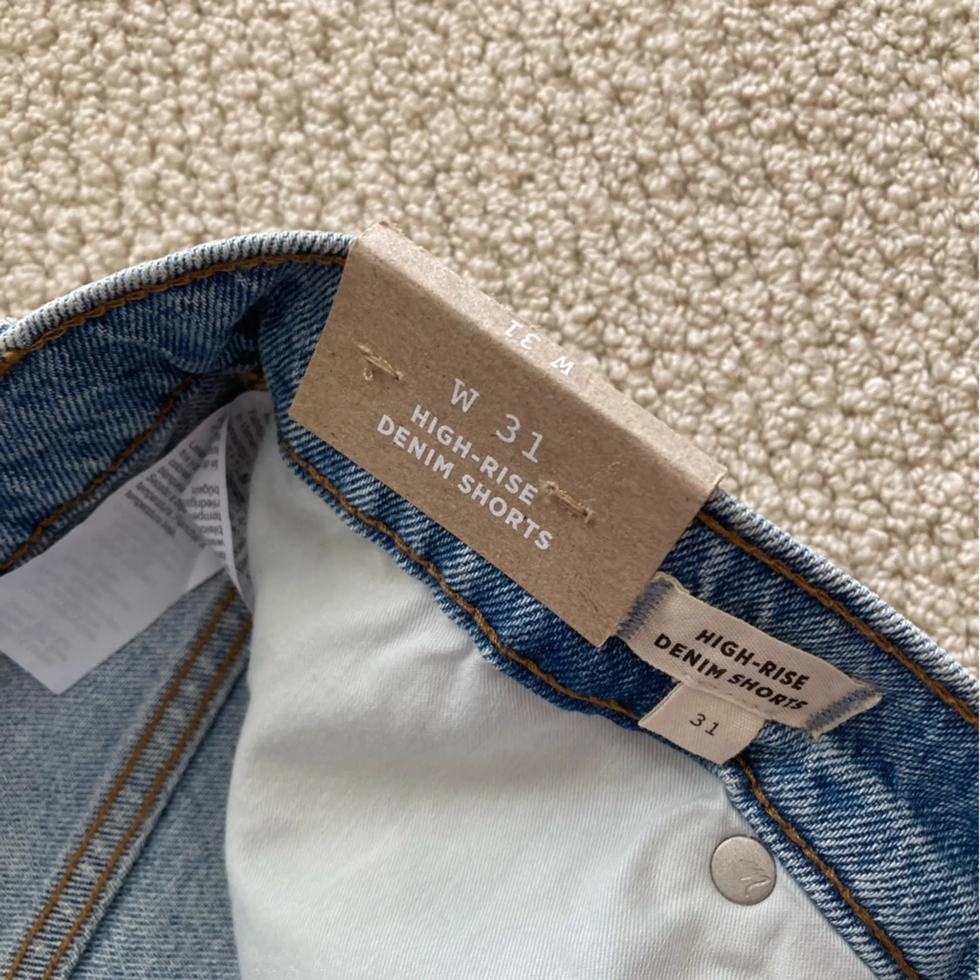 Madewell High Rise Denim Shorts Light Wash Tencel Magic Pockets Size 31 NWT - Image 5