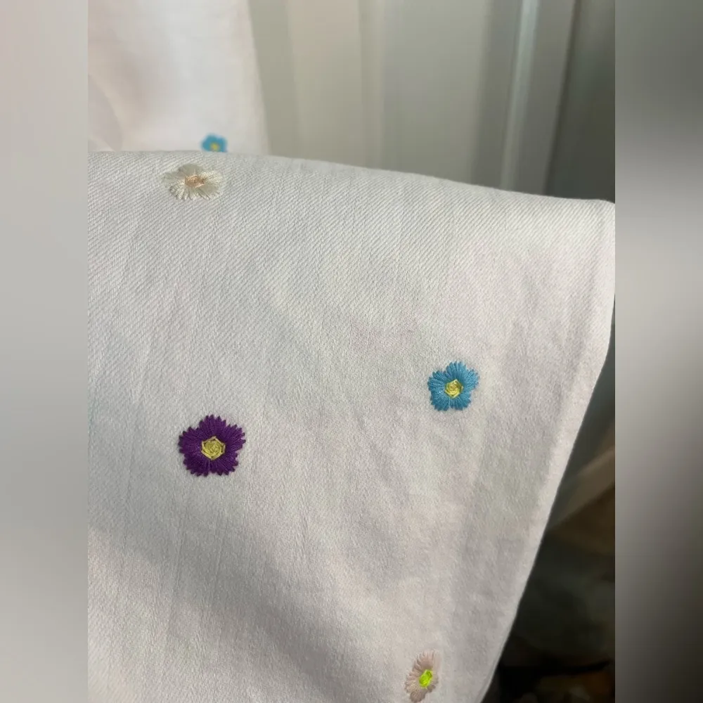 Tractr Blu White Straight Leg Flare Jeans Colorful Embroidery Flower Size 12/31 - Image 9