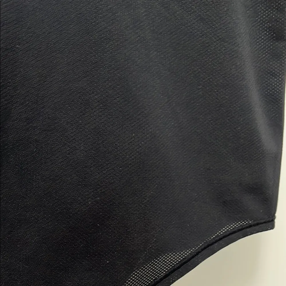 Lululemon Mesh Black Short Sleeve T-Shirt - Size 10 - Image 7