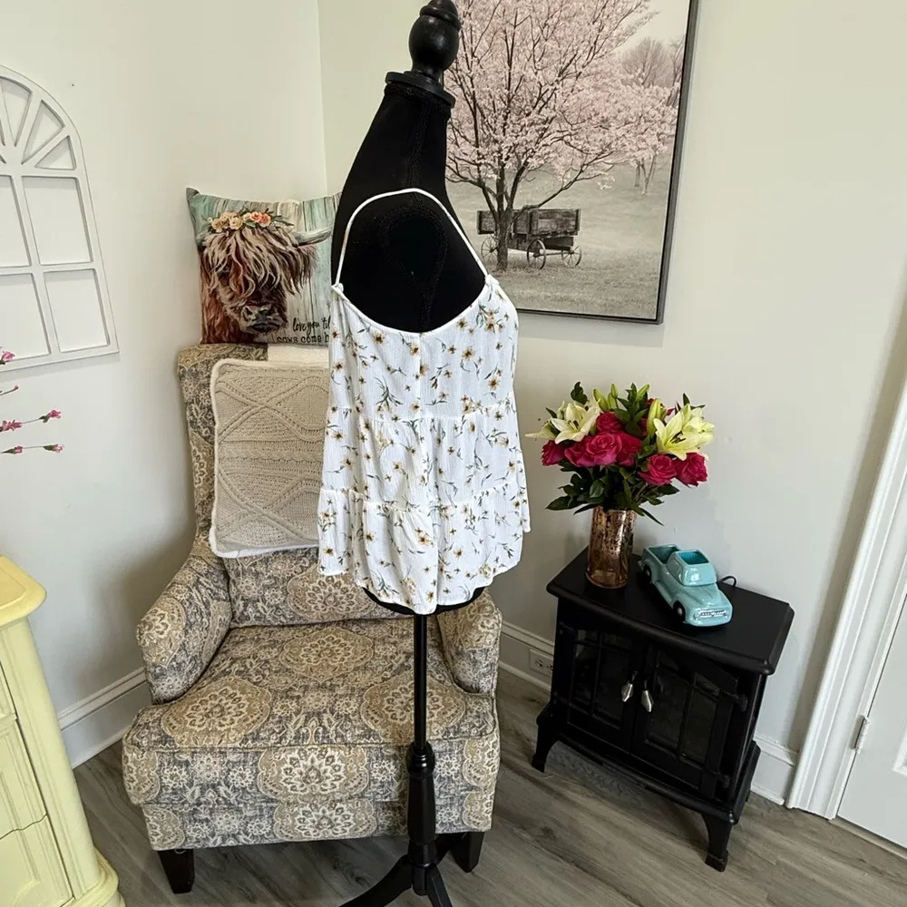 Paper Crane  White Sleeveless Buttoned Camisole - Image 7