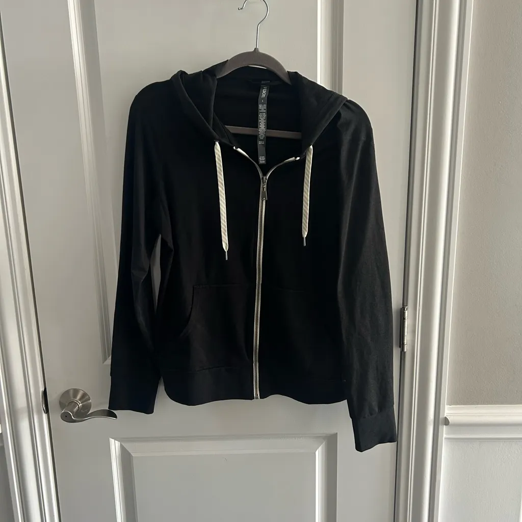 Vuori Halo Performance Hoodie - Image 3