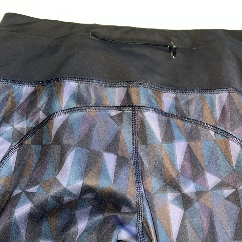 Lululemon Speed Leggings II 30” *Luxtreme Color: Stained Glass Size 8 EUC - Image 7