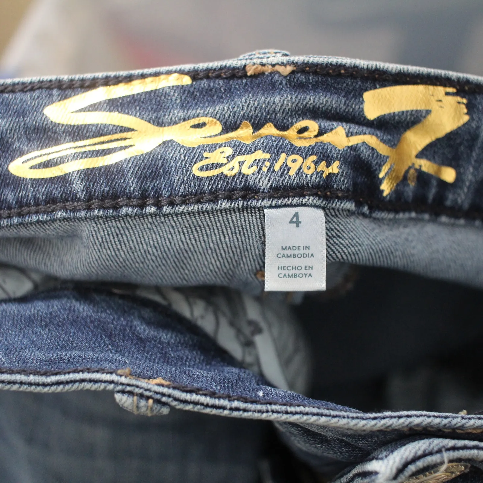 Seven7 Ladies High-Rise Step Hem Cropped Fashion Jean Size 4 Medium Wash - Image 5