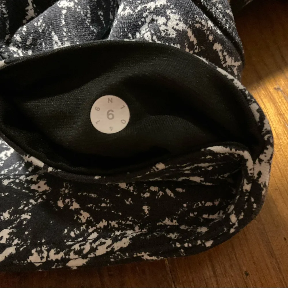 Lululemon Wunder Under Crop III Iced Wave Black White Size 6 Leggings - Image 8