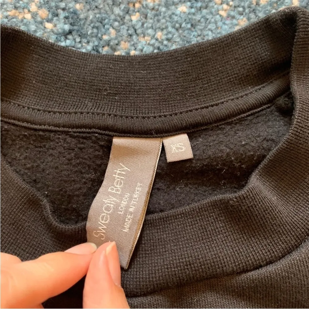 Sweaty Betty Superhero Logo Fashion Sweatshirt XS Black Athletic Crewneck - Image 6