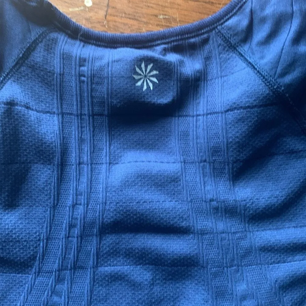 Athleta women's medium fastest track tee blue gradient swiftly short sleeve shir - Image 8