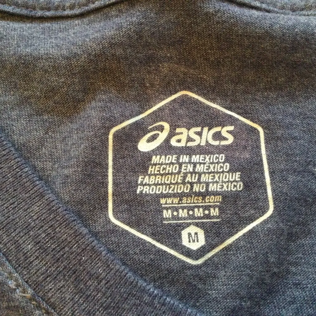 ASICS  V-neck Tokyo Running T-shirt Size Medium - Image 3