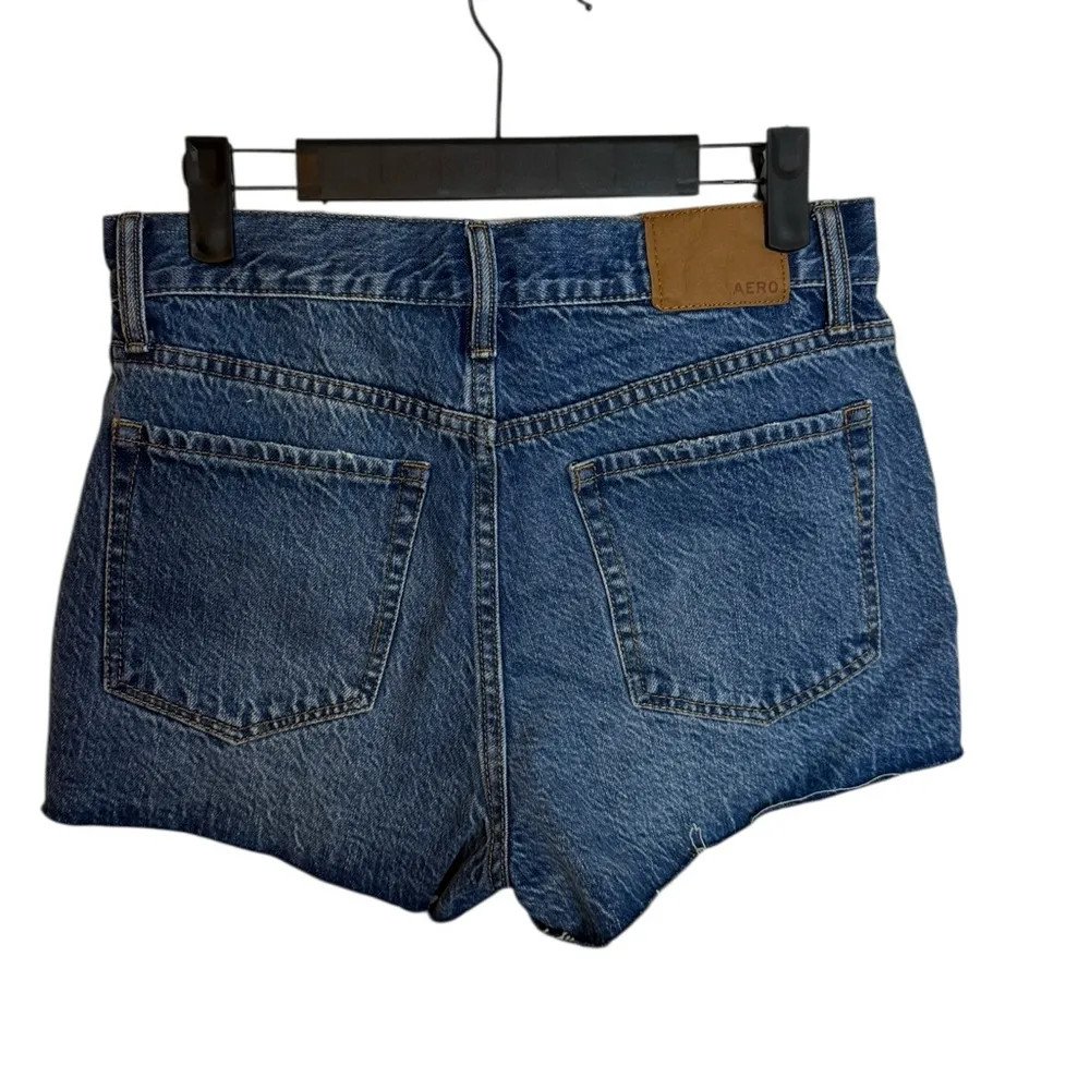 Nwt Aero 2.5” Distressed Boyfriend Denim Shorts - Image 2