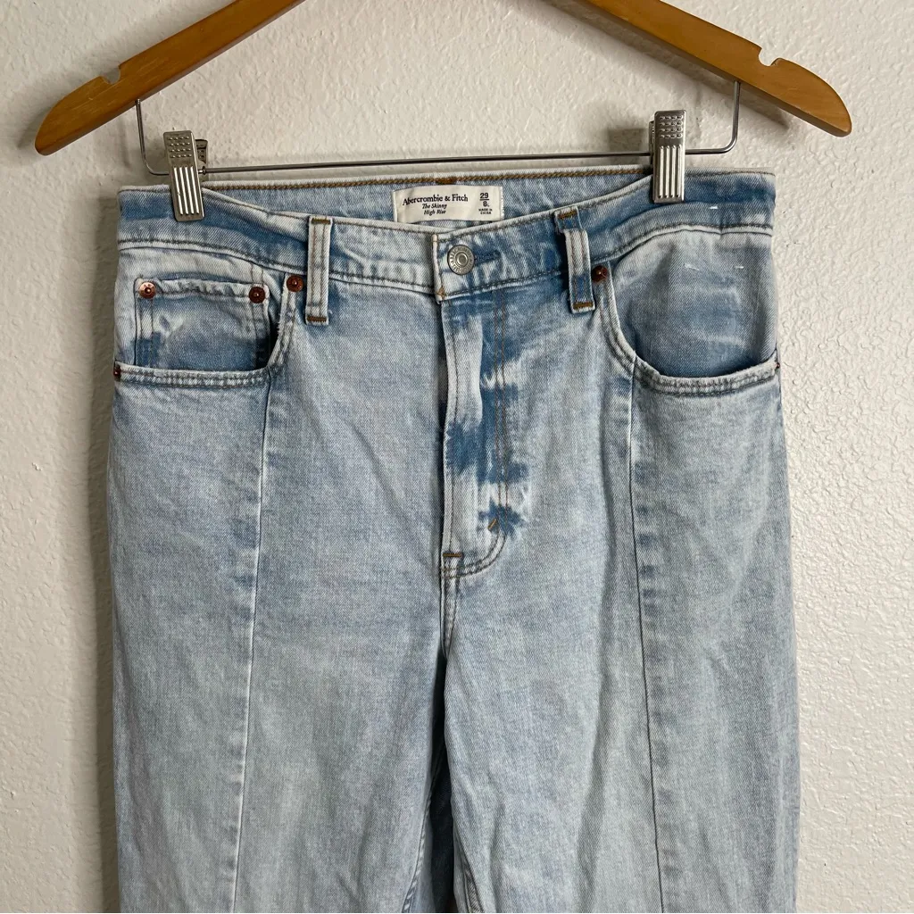 Abercrombie & Fitch The Skinny High Rise‎ Light Wash Slit Front Jeans Size 29/8 - Image 3