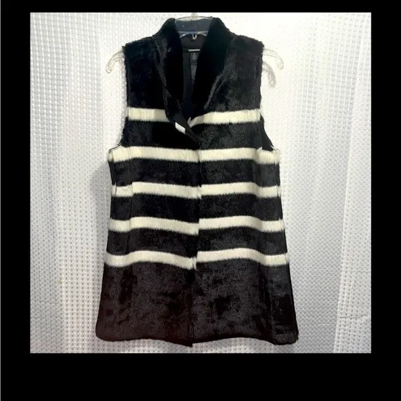 Black Label by Chico’s Black/White Striped Faux Fur Snap Chico’s 0 S Mint!. - Image 2