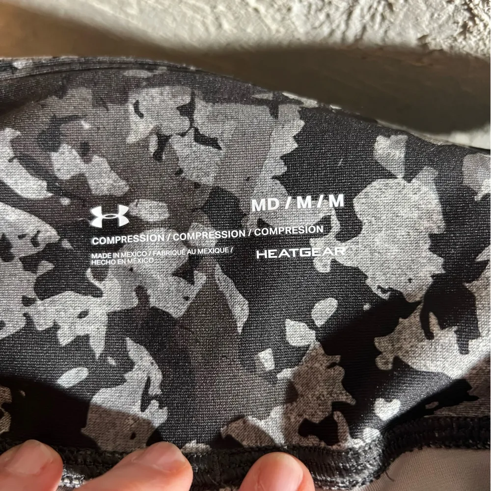 Under ARMOUR  Black and Gray Camouflage Leggings mesh inserts - Image 2