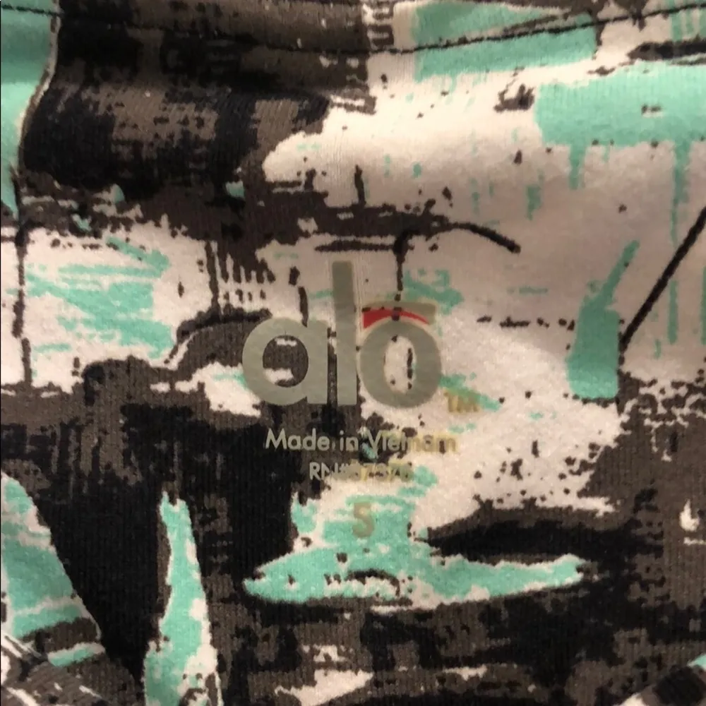 ALO brush print capris - Image 2