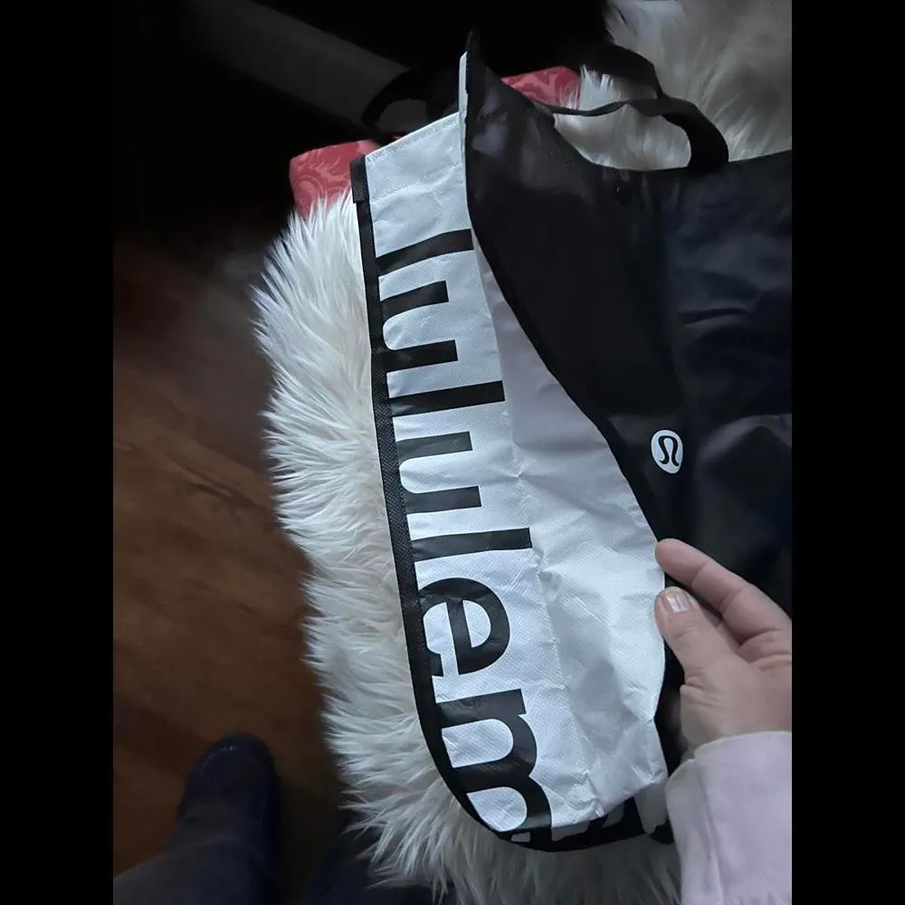 Lululemon Black Tote Bag - Stylish & Durable - Image 2