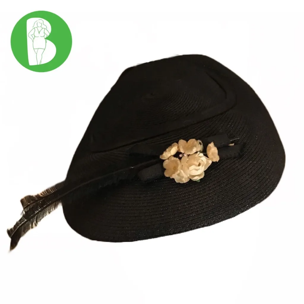 VINTAGE 1960'S BLACK COATED RATTAN HAT WITH ROSETTE AND PLASTIC FEATHER - Image 2