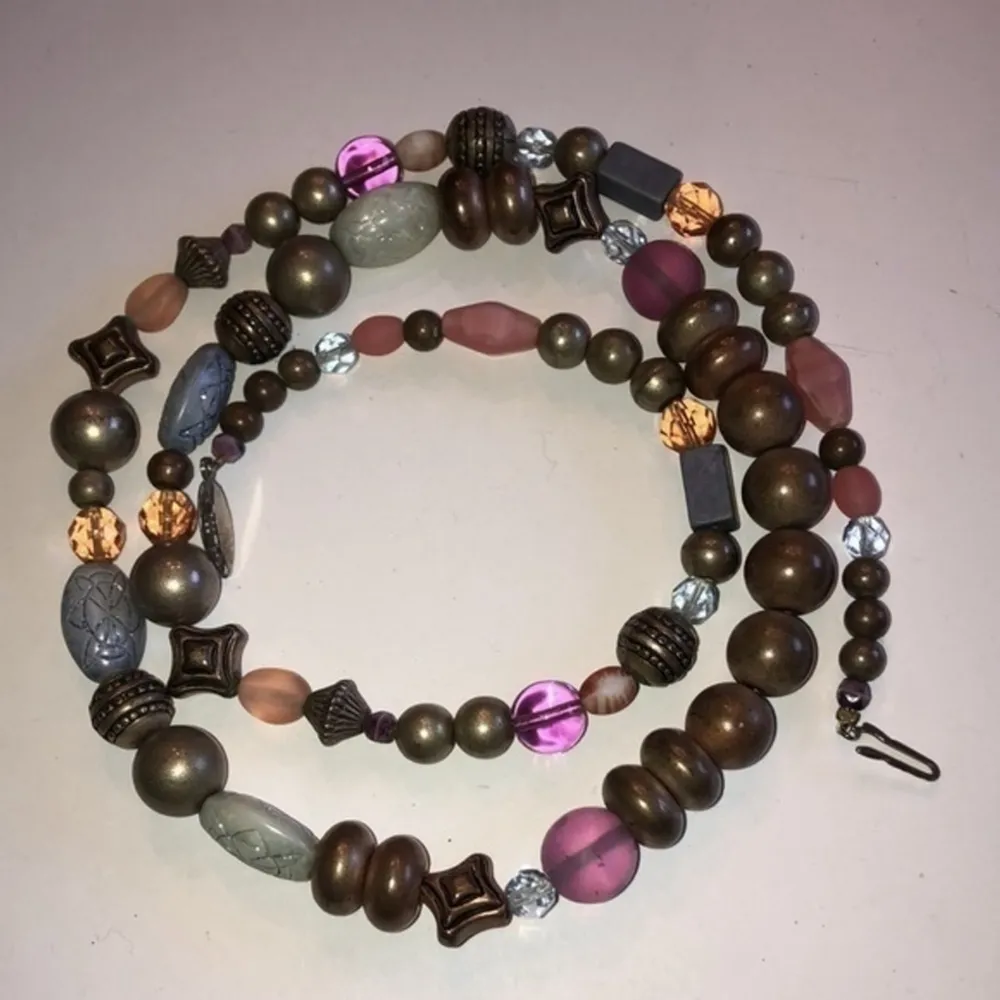 Vintage Beaded Carved Stone & Brass Frosted Clear Beads Necklace - Image 2