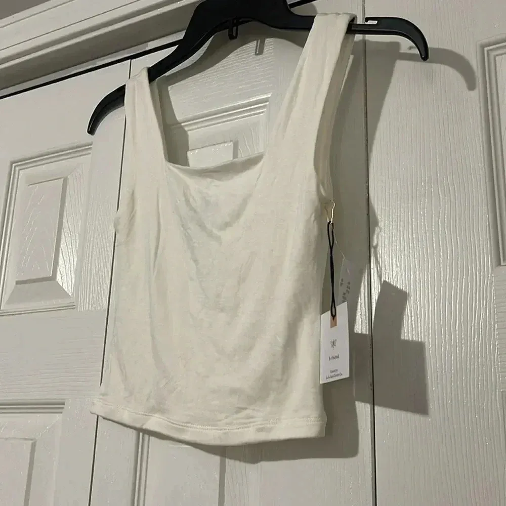 Originality buttery soft white crop tank top NWT M Size M - Image 2