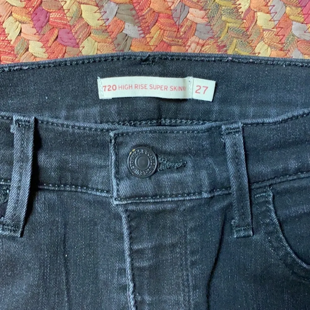 LEVIS BLACK 720 HIGH RISE SUPER SKINNY JEANS - Image 4