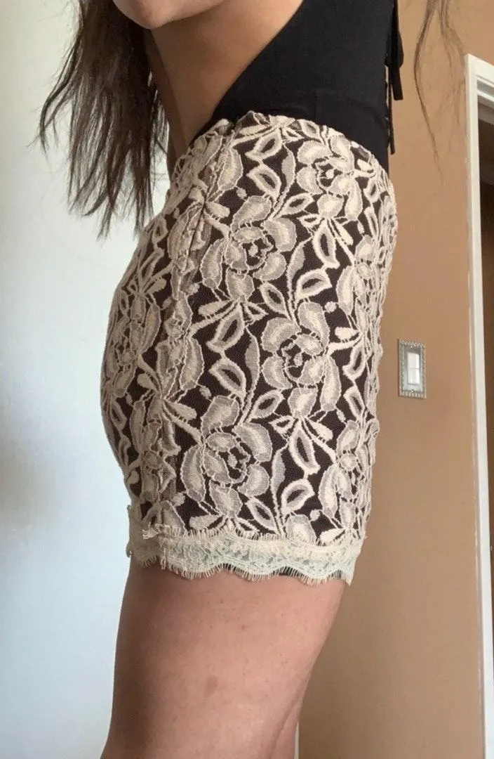 Floral Lace Mini Skirt - Image 3