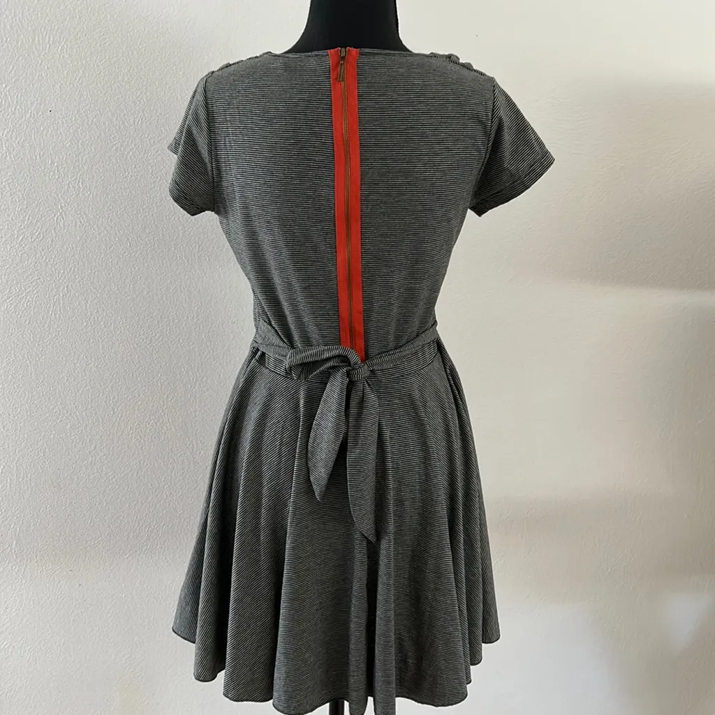 THML short sleeve grey and black thin striped dress with tie and orange zipper - Image 2