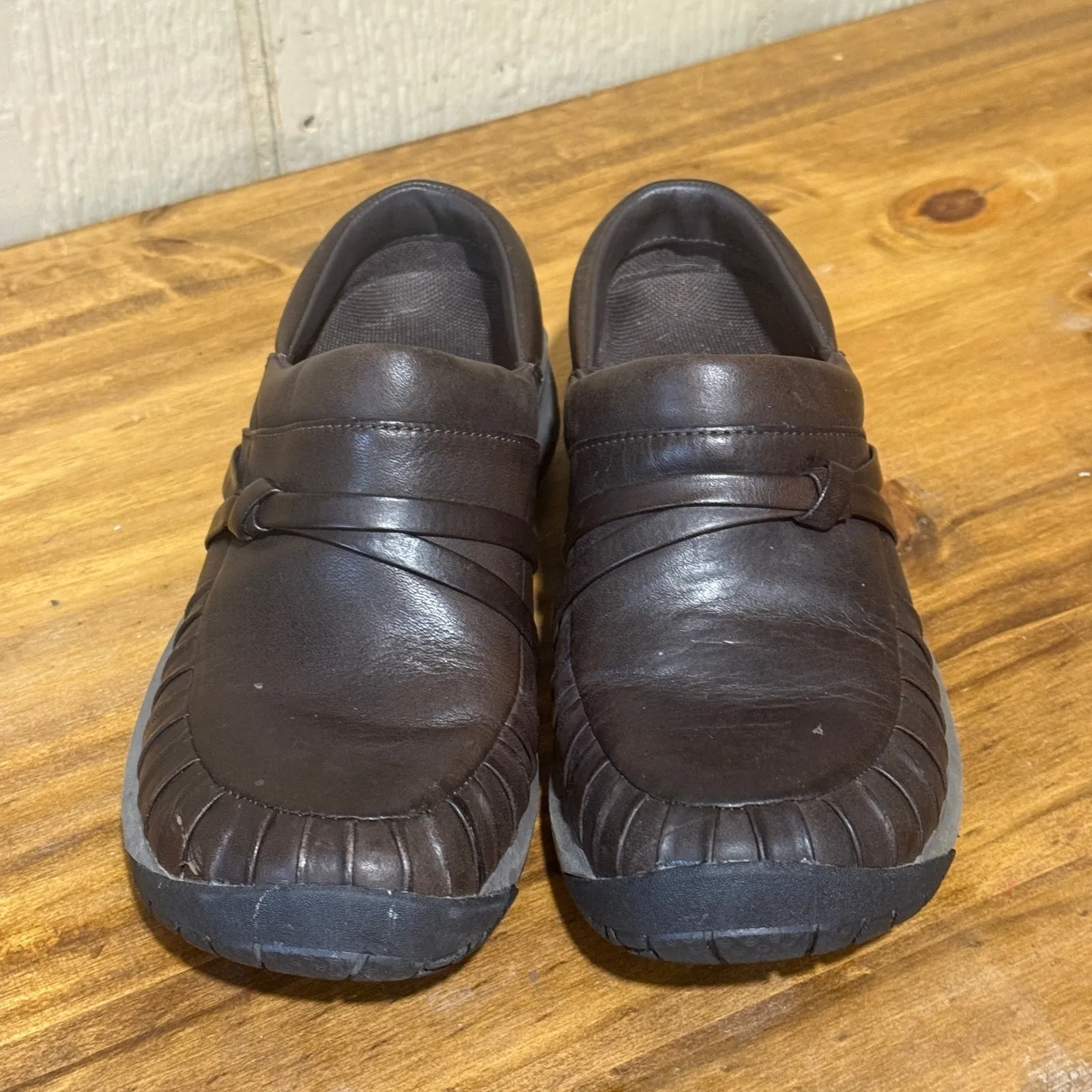 Merrell Womens Dark Brown Leather Slip On Clogs Mules Comfort Shoes Size 6 - Image 4