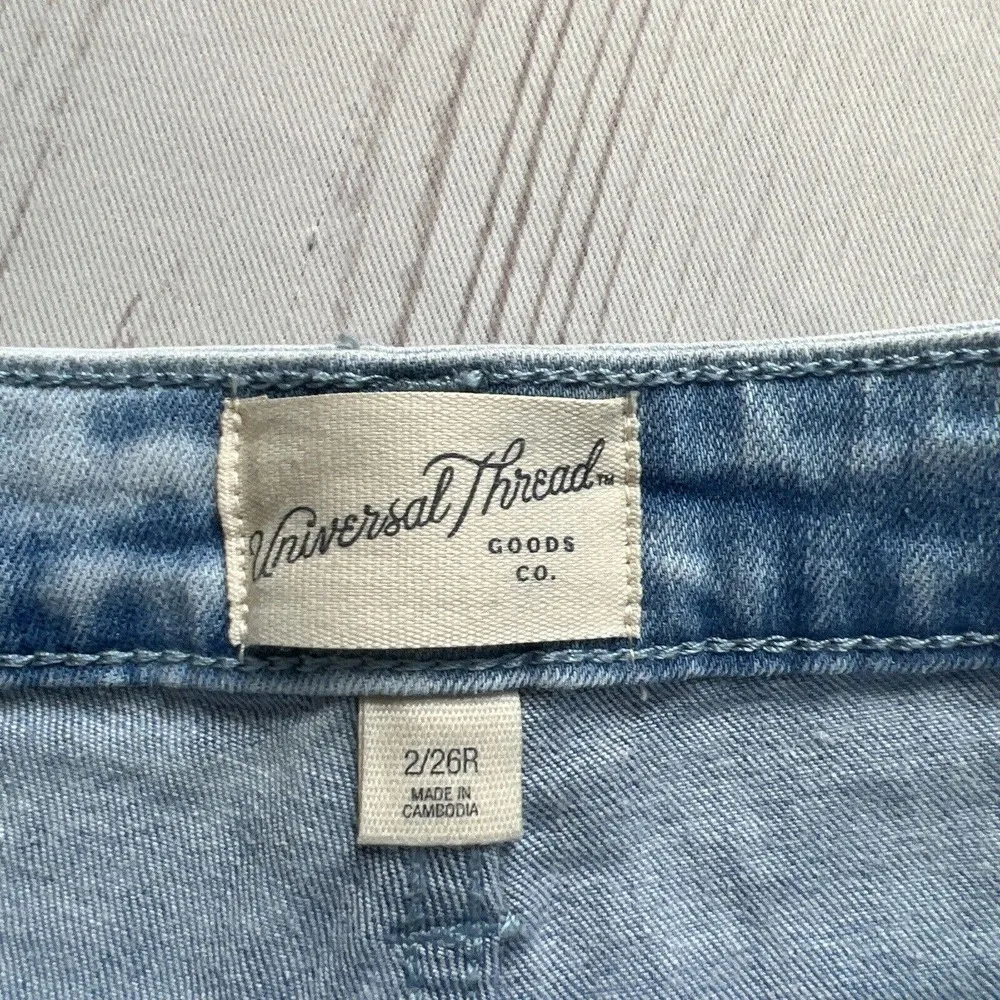 Universal Thread Denim Shorts High Rise Midi Cuffed Bleached Out Womens 2/26 NWT - Image 3