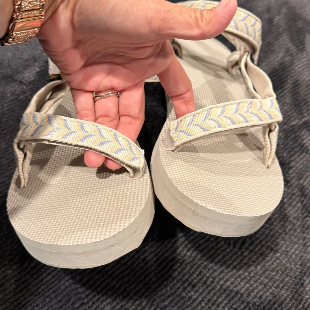 Teva Midform Women’s 
Size 11 gray straps 
Universal Sandal - Image 4