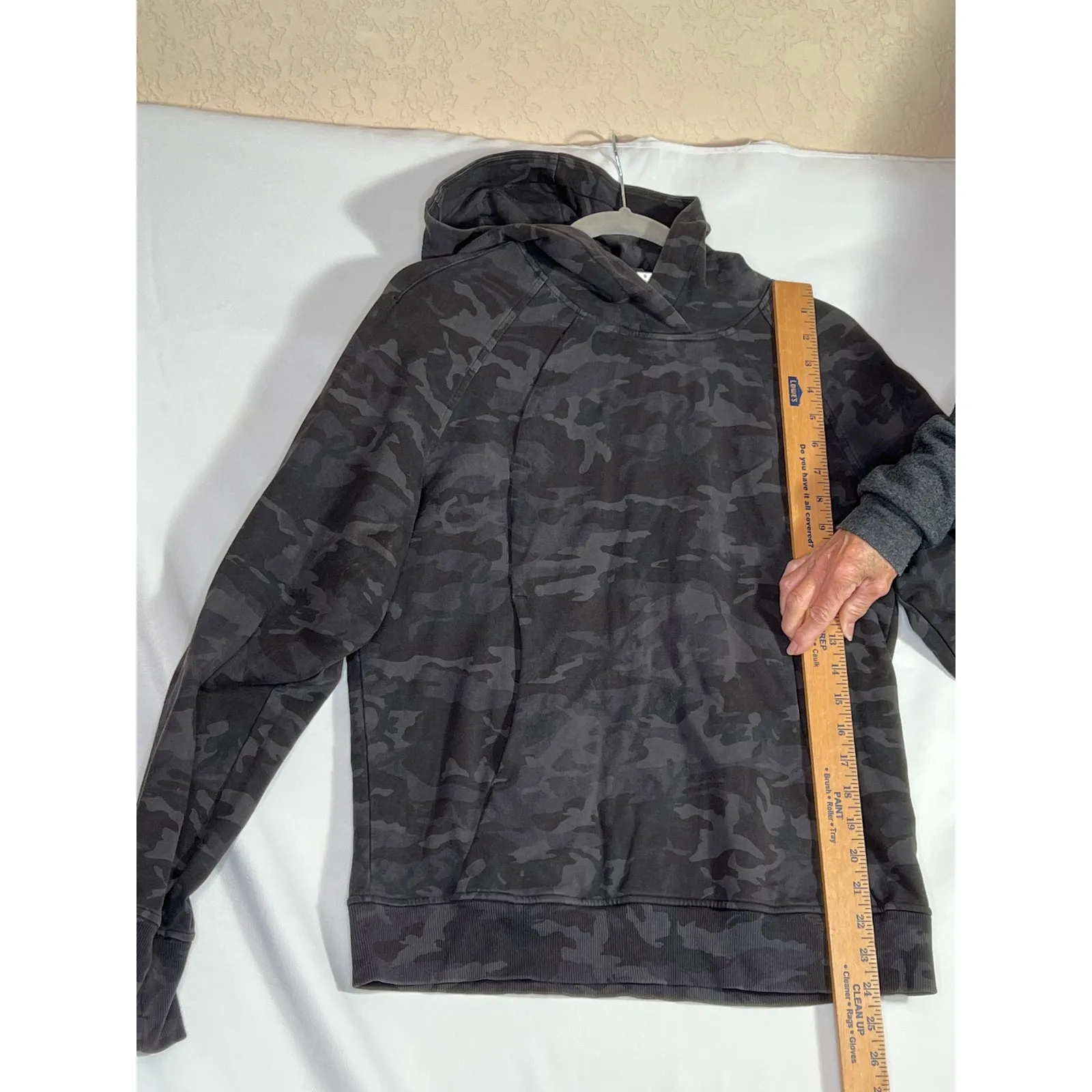 Lululemon size 6 hoodie black/grey camo kangaroo pockets thumb holes bonfires - Image 4