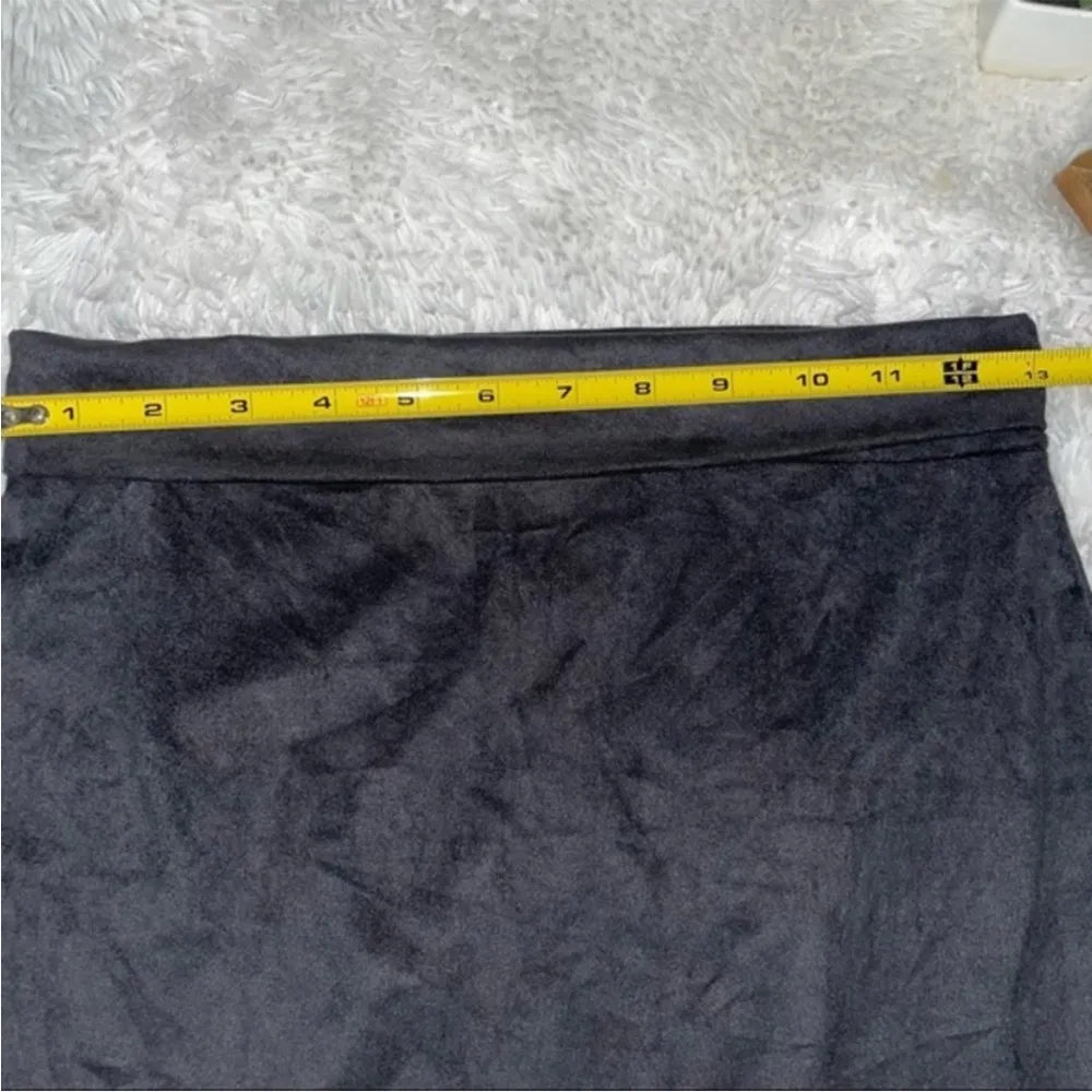 Nwt Suede Mini‎ Skirt women’s Black Faux Suede Size M Medium Light casual trendy - Image 5