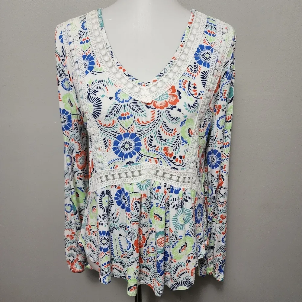 Red Camel Blue & White Floral Cochet Detail Bell Sleeve Knit Top Size Medium - Image 2