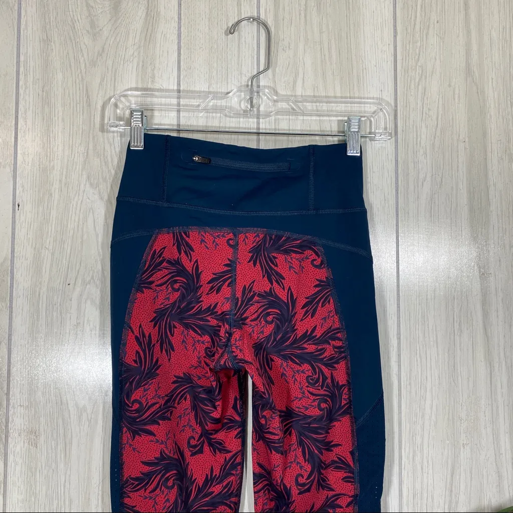 Sweaty Betty The Zero Gravity Run Legging in Aubergine Pub Life Print XS - Image 6