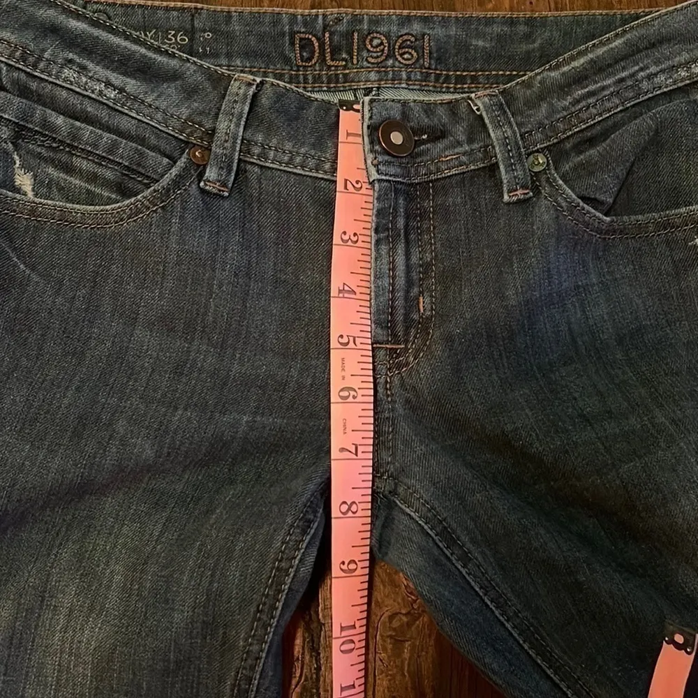 Dl1961 Jo Boyfriend Twister Distressed, Low Rise Jeans. Size 25. - Image 15