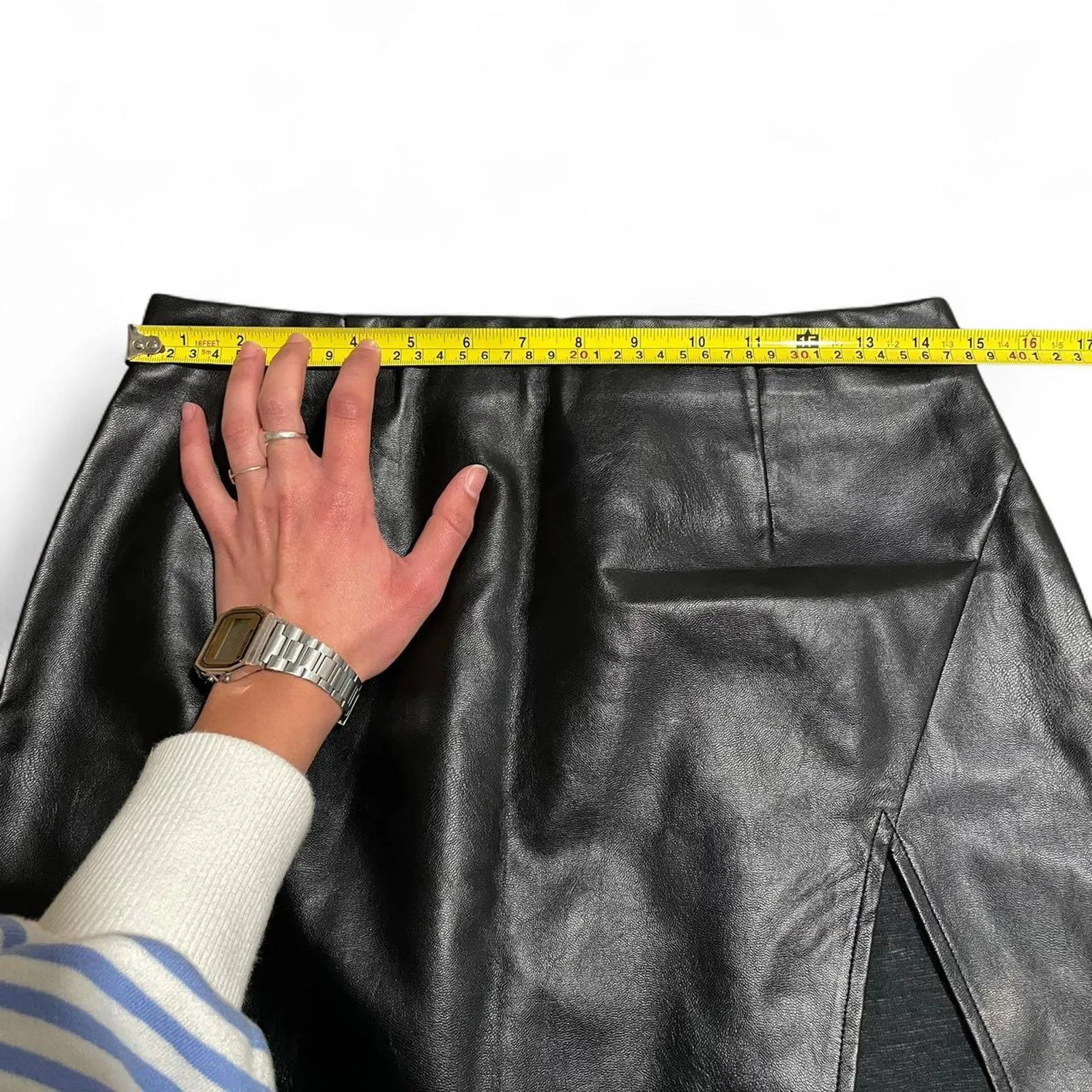 Black faux leather mini skirt. lulus size medium. bnwt - Image 7