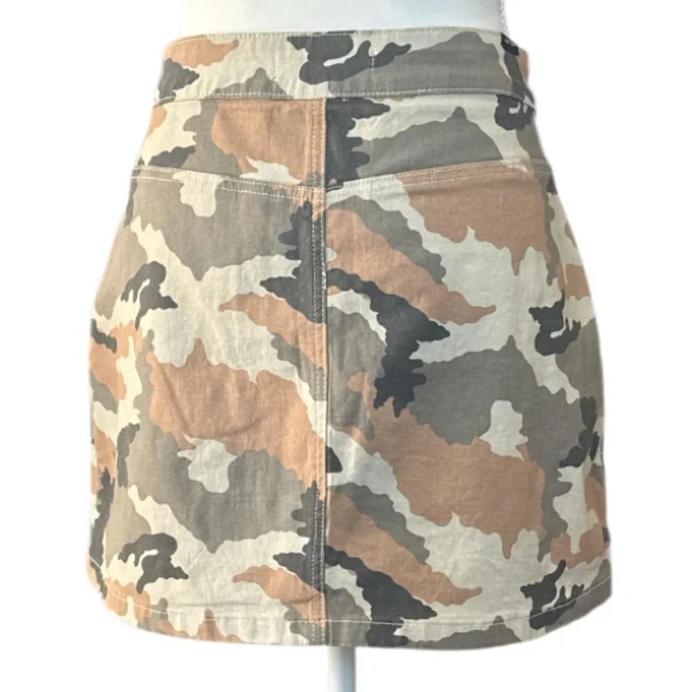 Camouflage Button-Front Skirt - Image 2