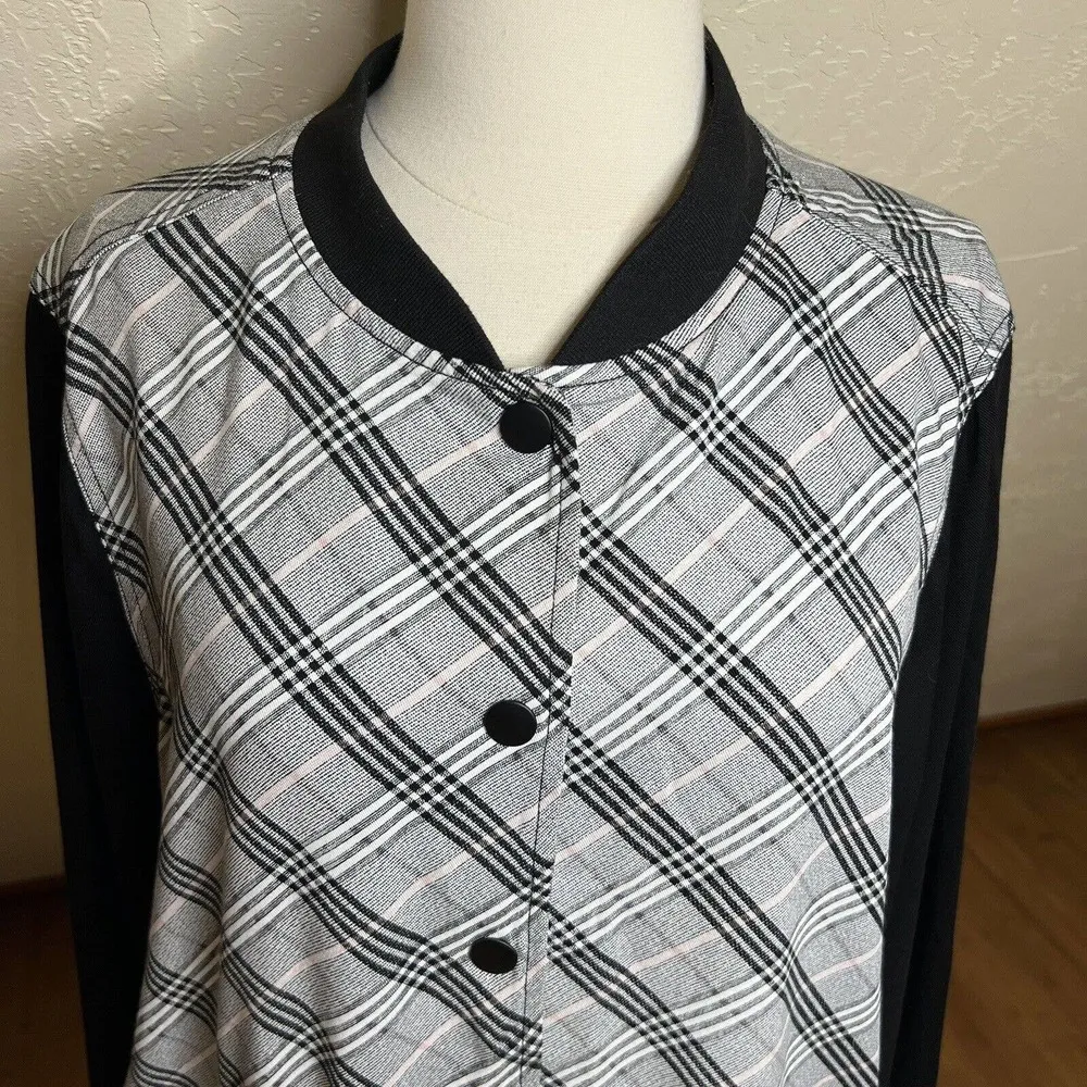 Torrid Bomber Jacket Womens 1X Black White‎ Pink Plaid Twill Snap Front - Image 3