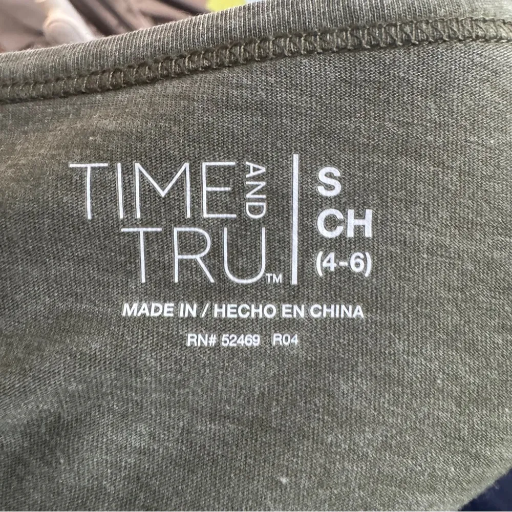 Time and Tru Women's Ruffle Sleeve Tank Green - Image 7