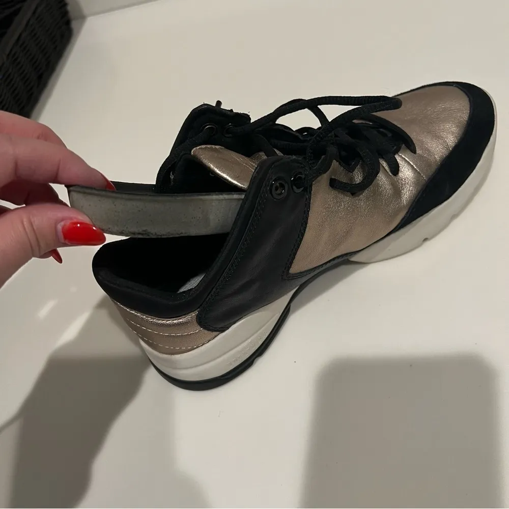 GEOX Respira walking sneakers, buttery soft leather, gold and black, size 7 - Image 3