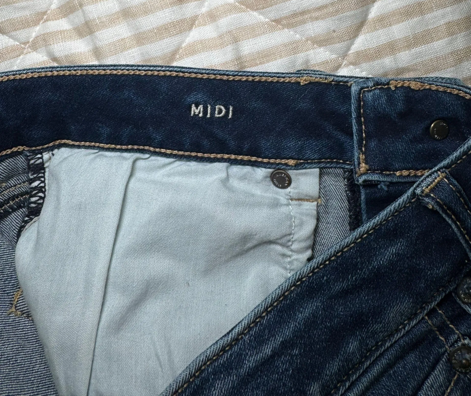 Outfitters Denim Midi Short - Image 3