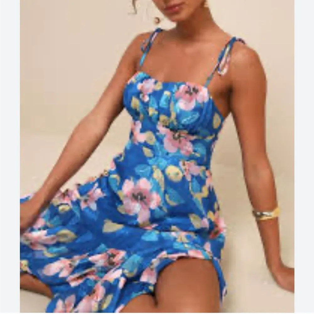 NEW Lulus Tea Party Chic Floral Print Tie Strap Tiered Midi Dress Blue Size L - Image 2