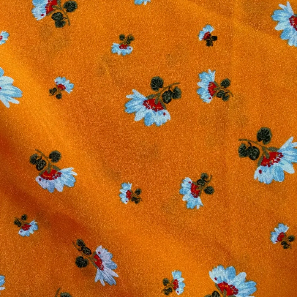 orange and white floral midi wrap skirt Size 6 - Image 9
