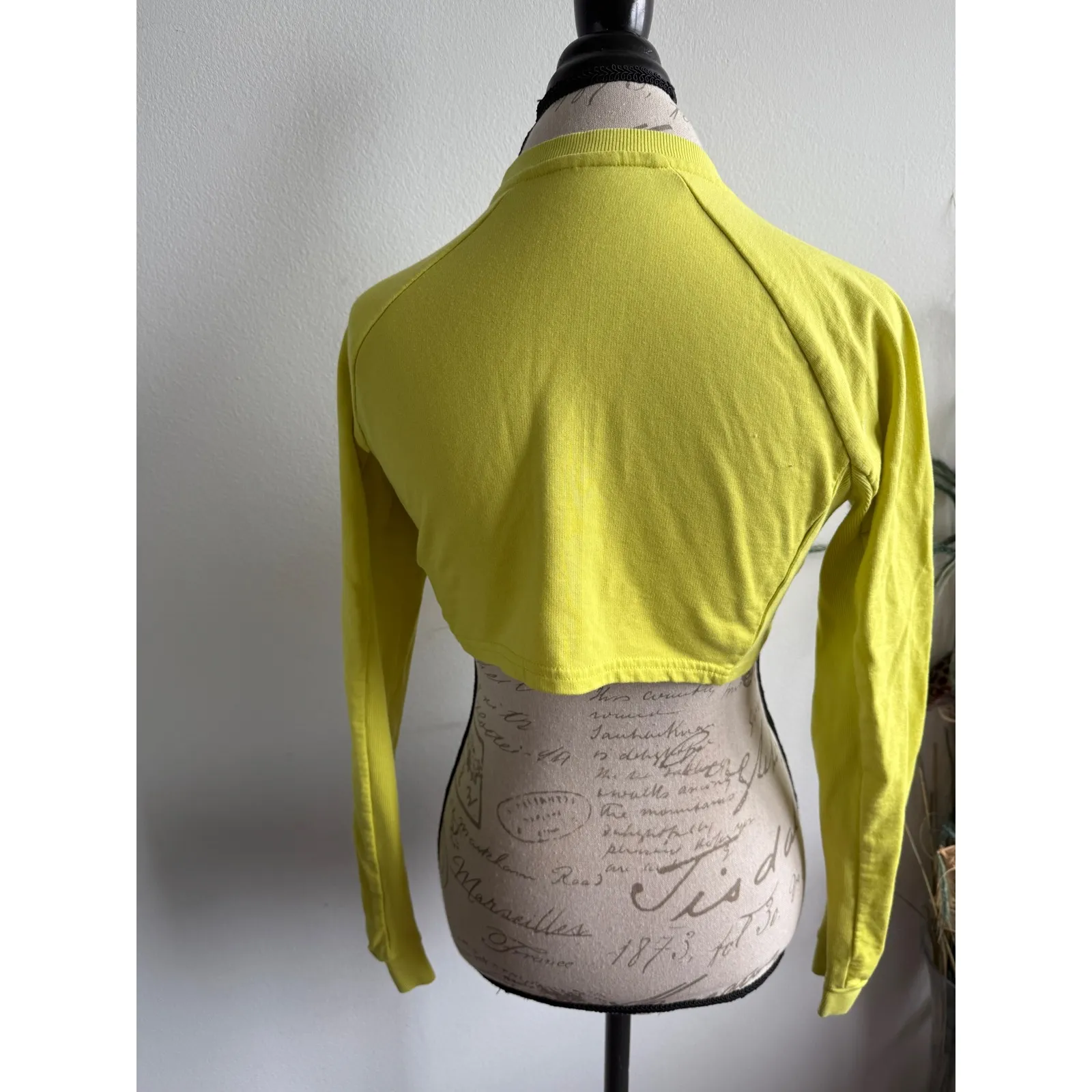 Gymshark Cropped Long Sleeve Top XS Yellow Activewear Athletic Workout - Image 4