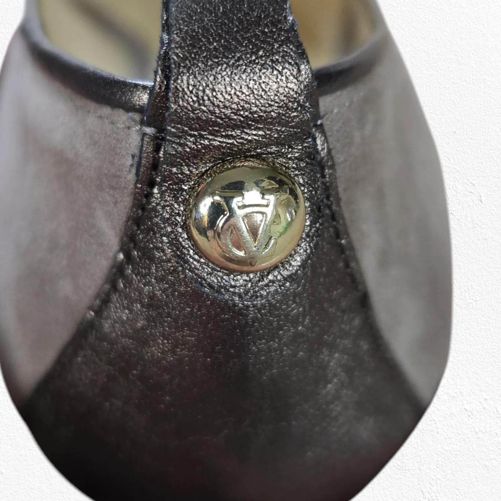 VC Signature Dark Taupe Leather Suede Almond Toe Slip On Loafer Flats Size 9.5 Brown - Image 6