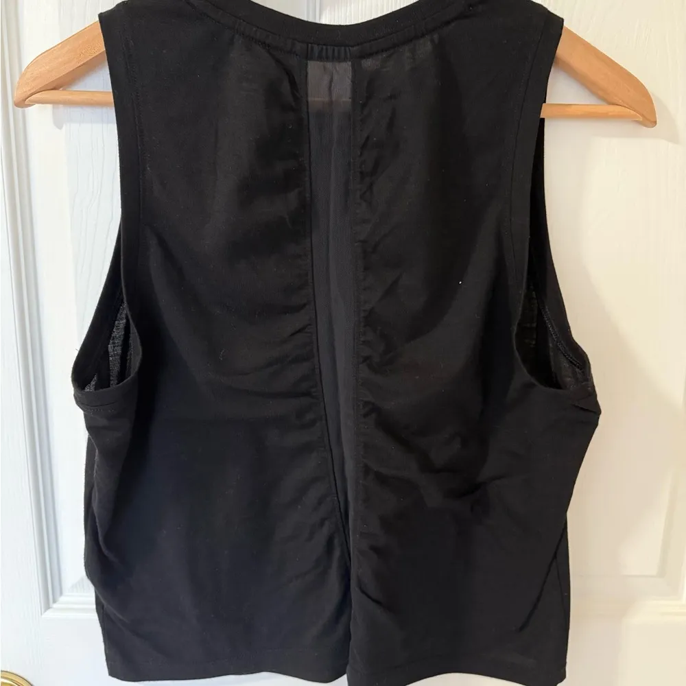 Classic Black Sleeveless Old Navy Active Tank in L - Image 2