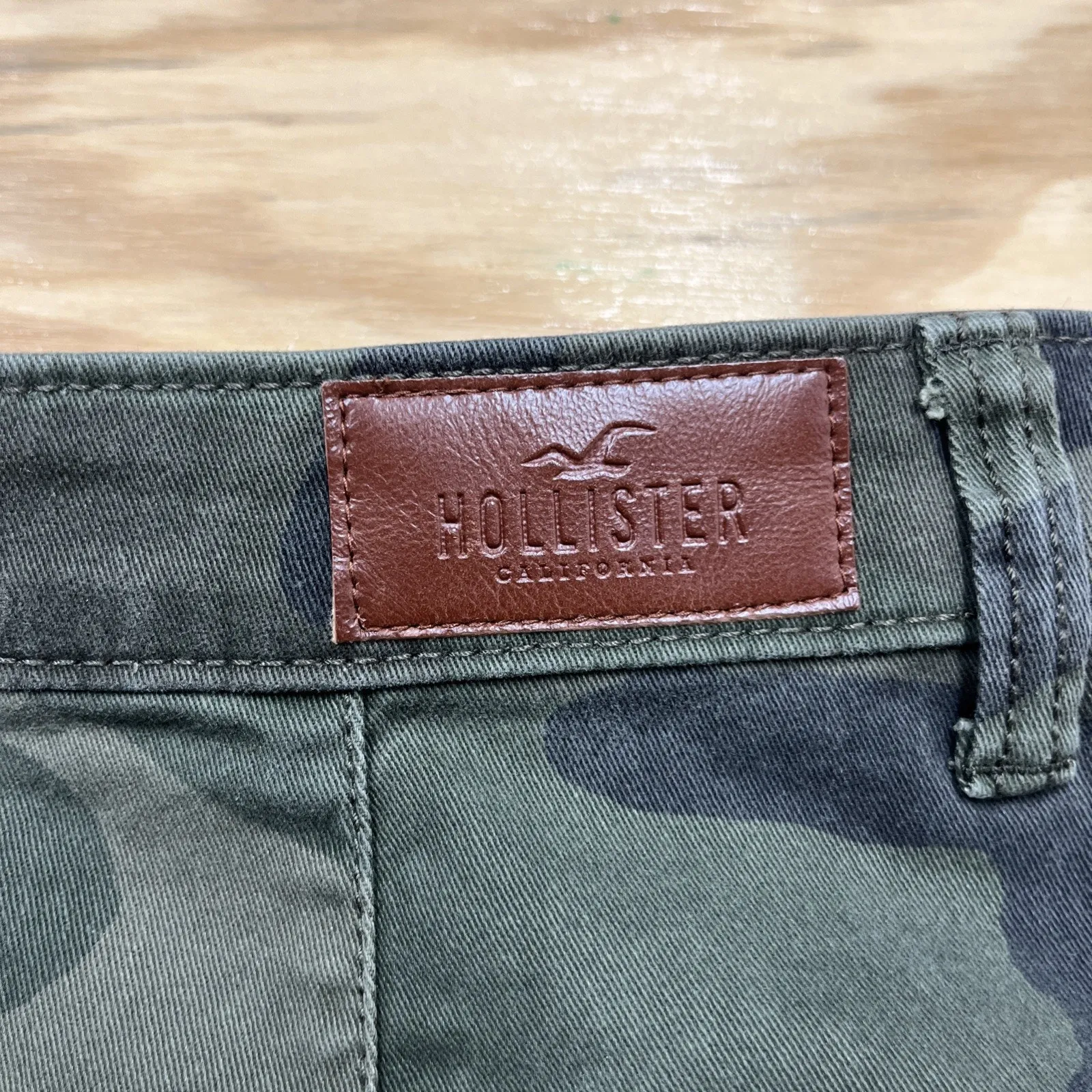 Hollister Green Camo Camouflage Mini Skirt Size 7/28 Ultra High Rise Stretch - Image 5