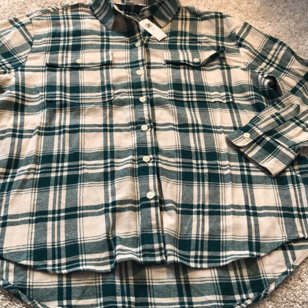 New Old navy plaid flannel shirt, size petite medium - Image 7