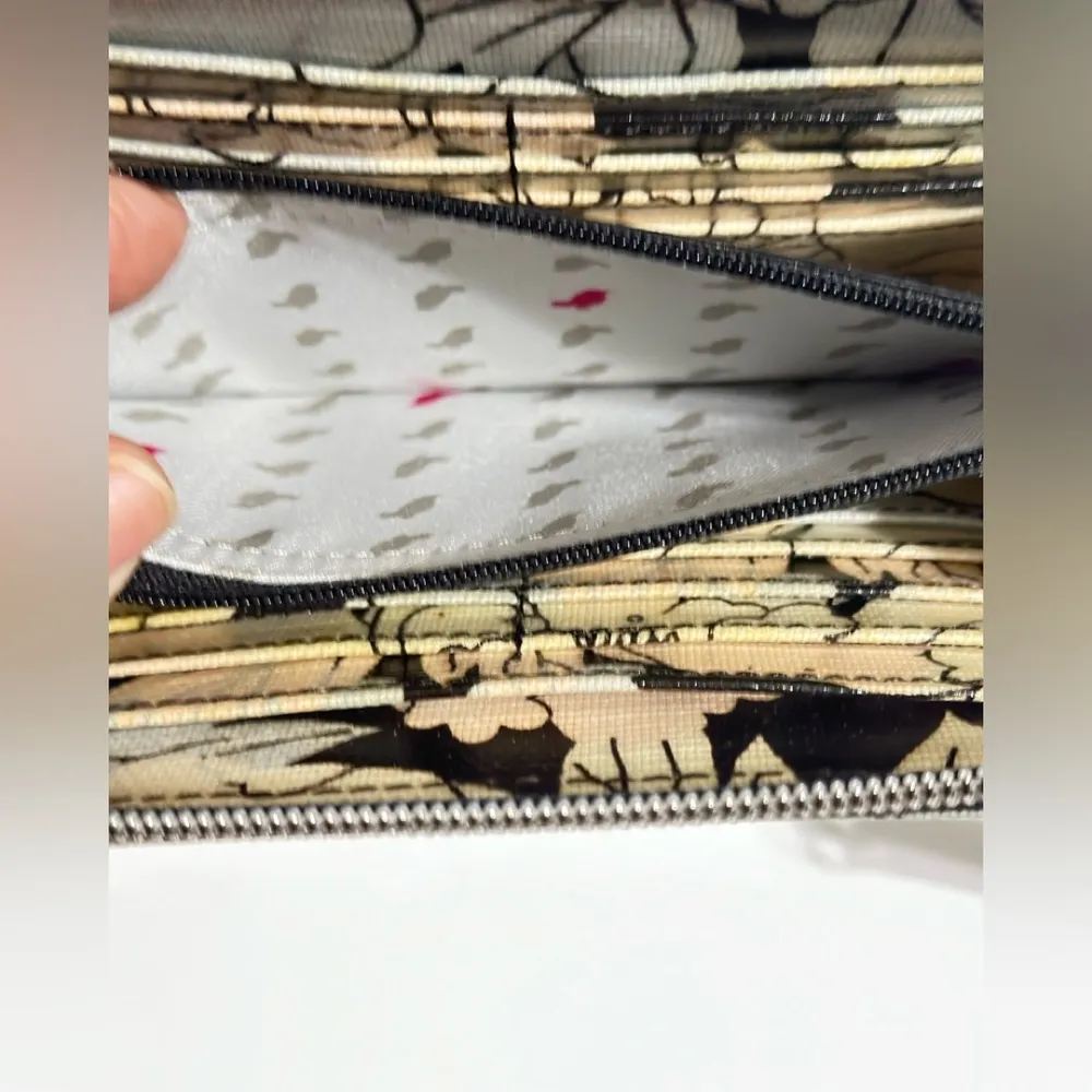 Large Smartphone Black Peony Artist Circle Clutch Bag - Image 4