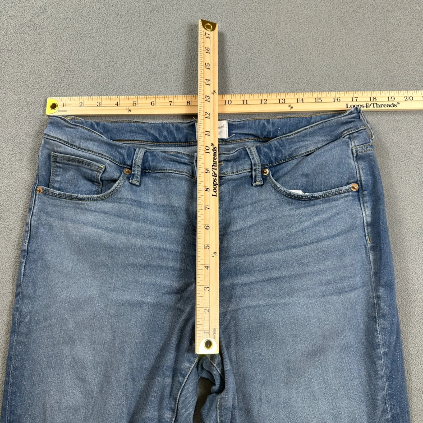 Universal Thread Womens Jeans 14 32R Mid Rise Skinny Distressed Frayed Hem Light - Image 3