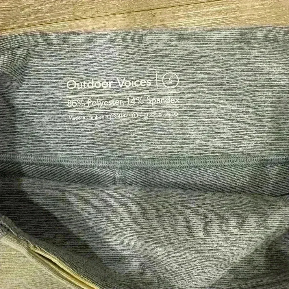 EUC Outdoor Voices Dipped Yellow/Blue Warmup Leggings size small - Image 3