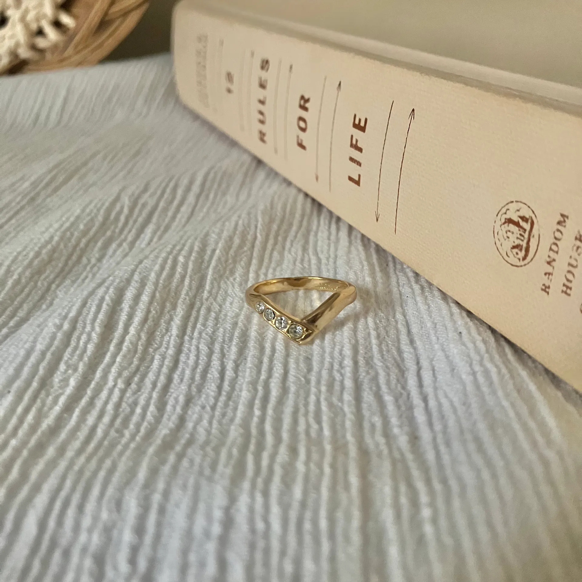 Avon 1984 Sparkling Chevron Gold Ring Pinkie Stacking 5 V Band Classic Neutral - Image 7