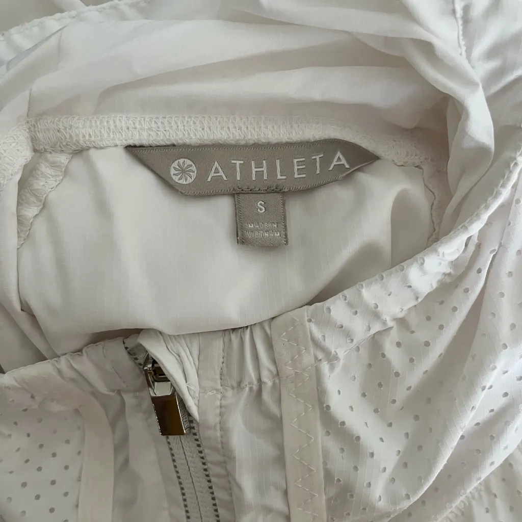 Athleta Packable White Perforated Windbreaker Rain Hooded Jacket - Size Small - Image 14